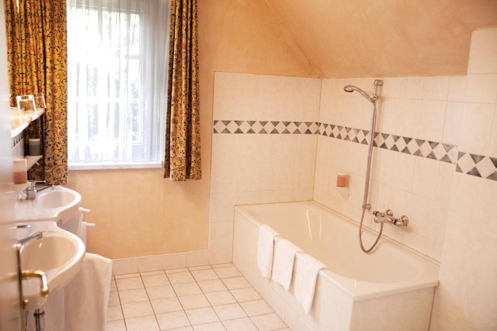 Landgasthof & Hotel Jagdhof Stralsund Bilik gambar